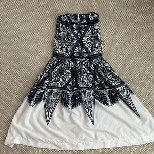 silk sleeveless A line midi dress size 4 blue/ white floral print